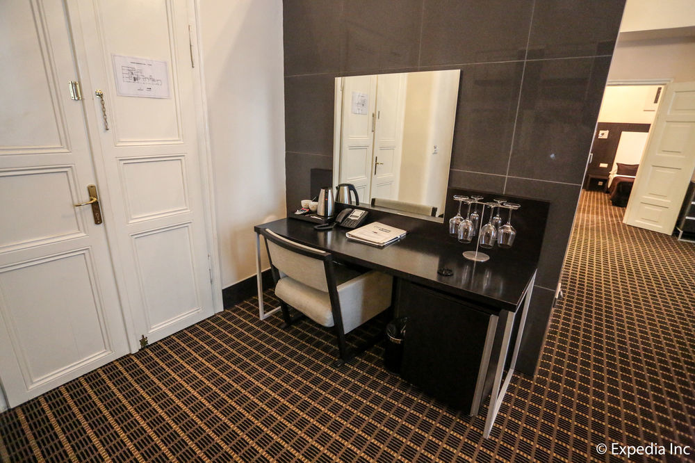 Old Town Square By Emblem Lägenhetshotell 5*